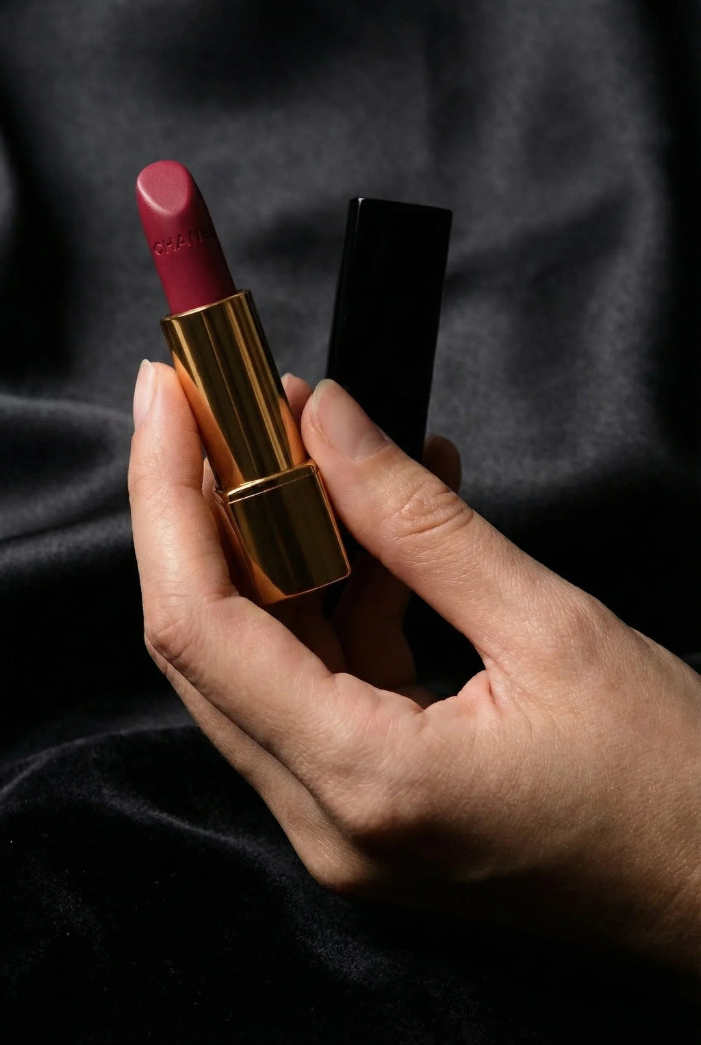 Chanel Rouge Allure Velvet 64 Eternelle BLACK ELIXIR - Maison de Parfum